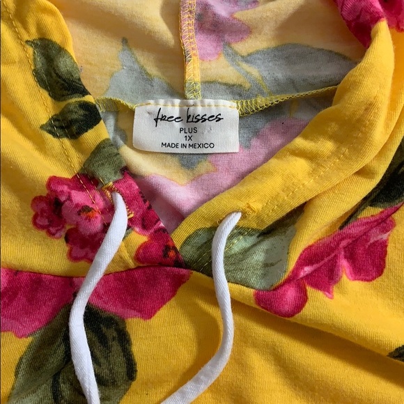 Plus Size Sleeveless Vest - Picture 5 of 5